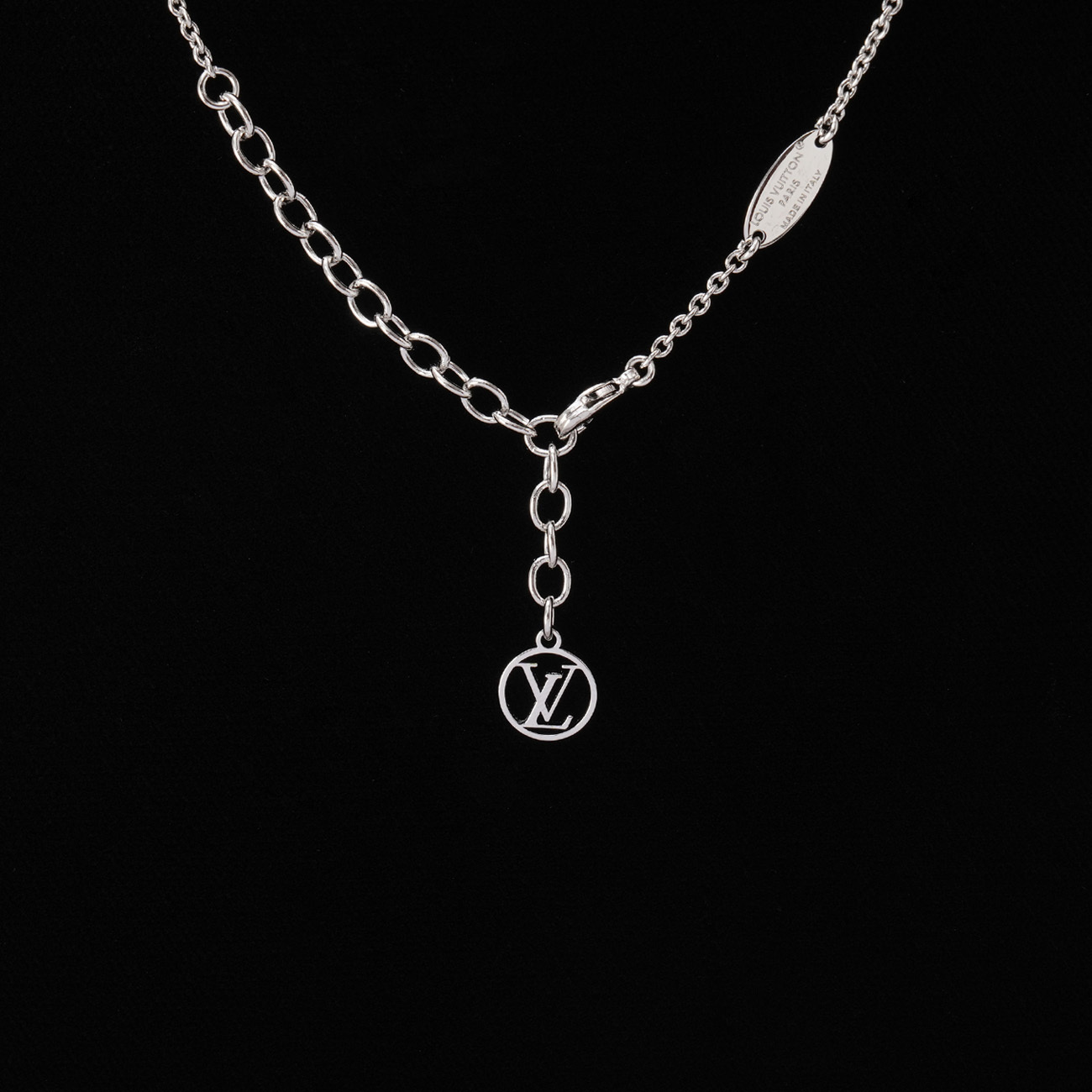 LOUIS VUITTON(USED)루이비통 V 에센셜 네크리스 실버